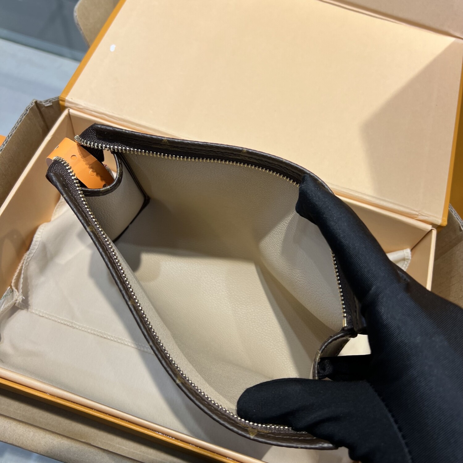 Clutch Lv Pouch 19 19cm