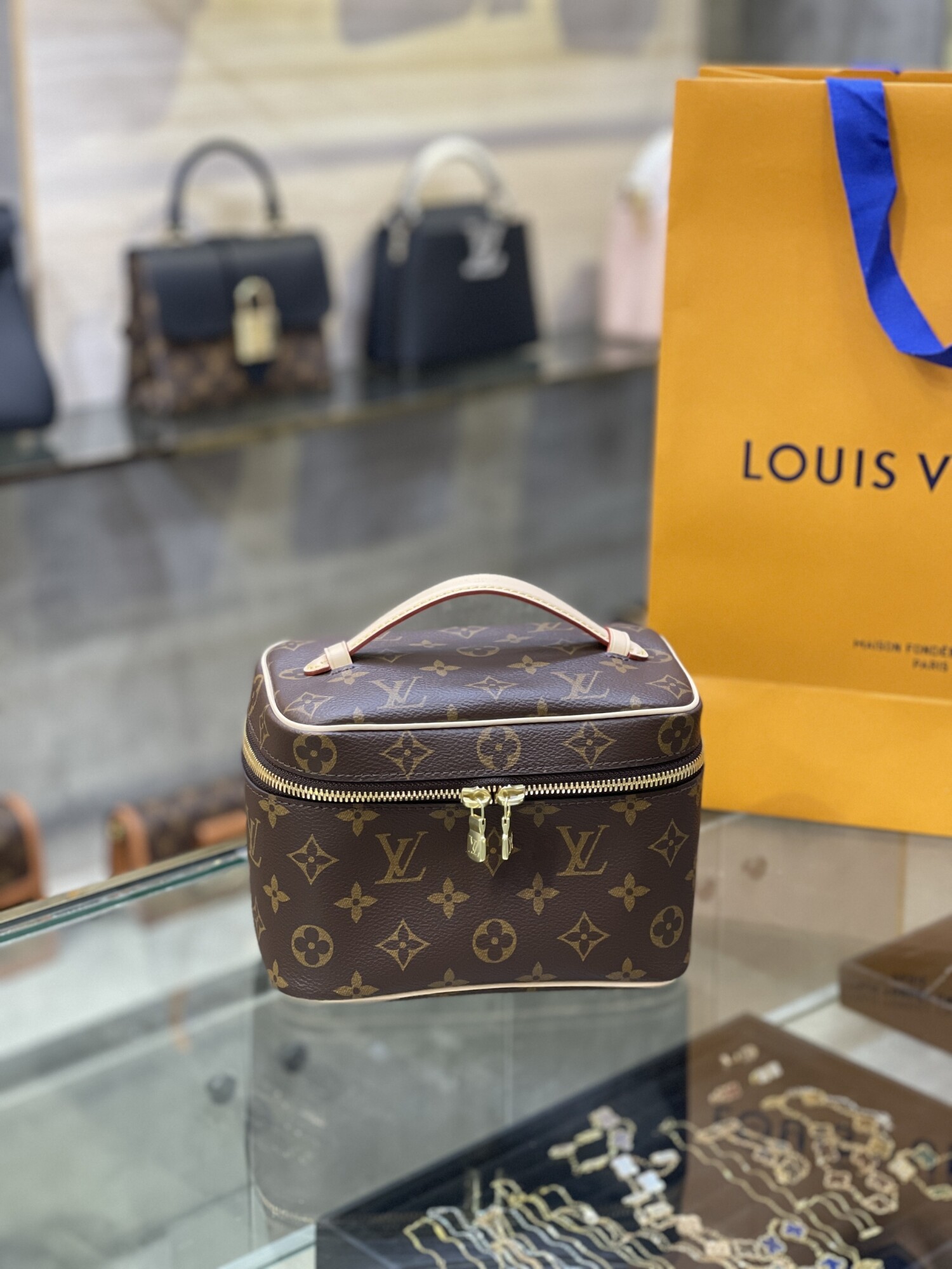 Lv Nice Mini M44495