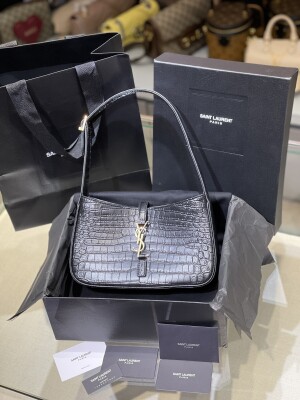 Le 5 Hobo Cros Leather Black Saint Laurent