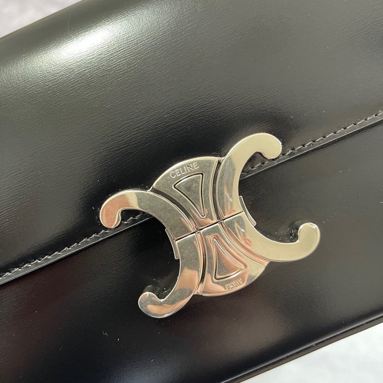 Celine Chain Bag Triomphe In Shiny Calfskin