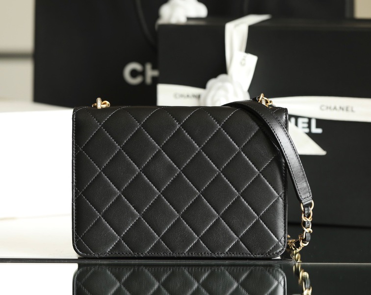 21k Diamond Buckle Flap Bag