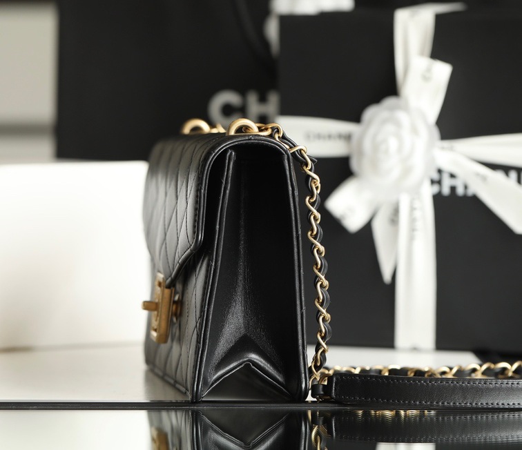 21k Diamond Buckle Flap Bag