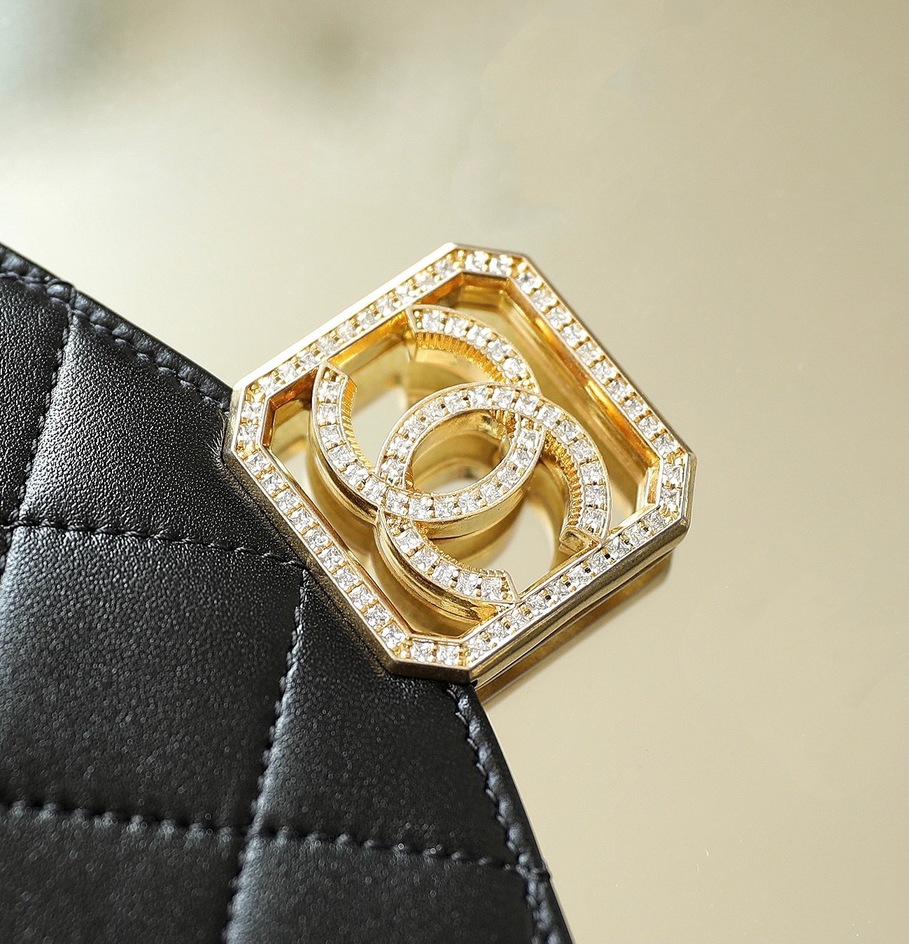 21k Diamond Buckle Flap Bag