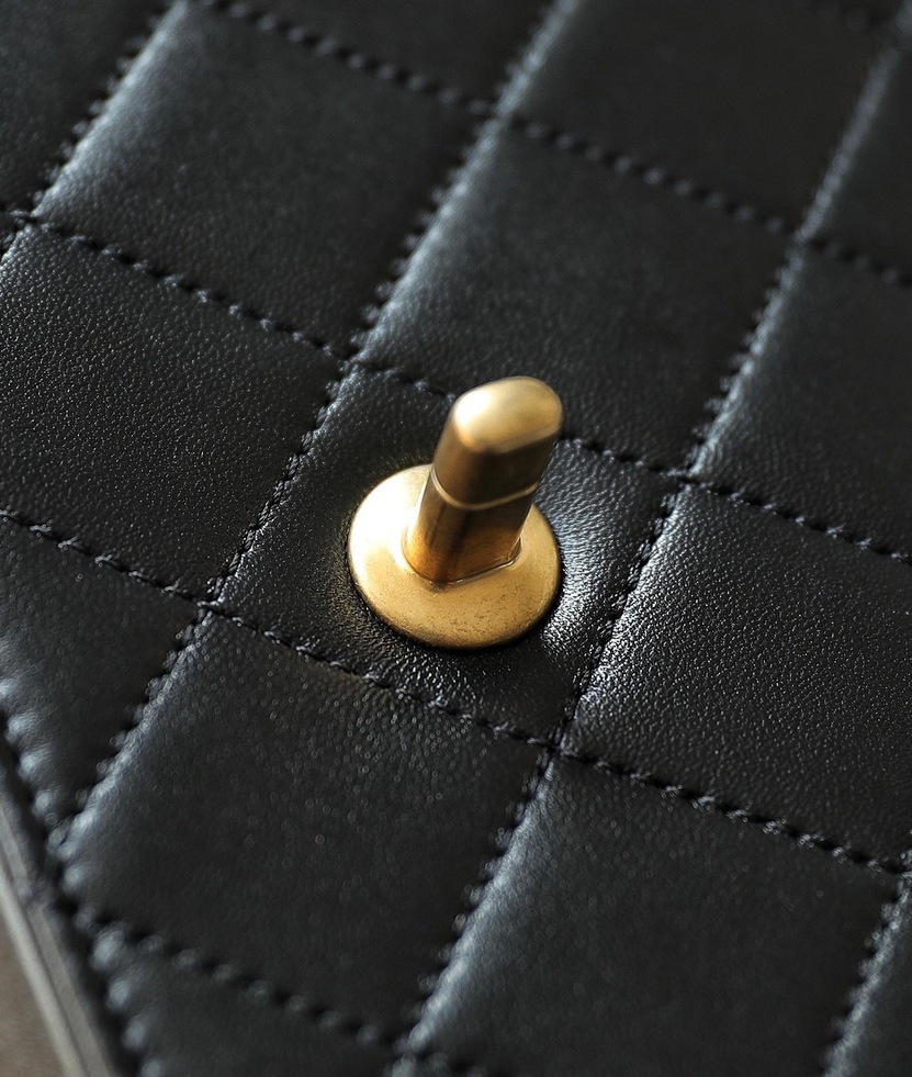 21k Diamond Buckle Flap Bag