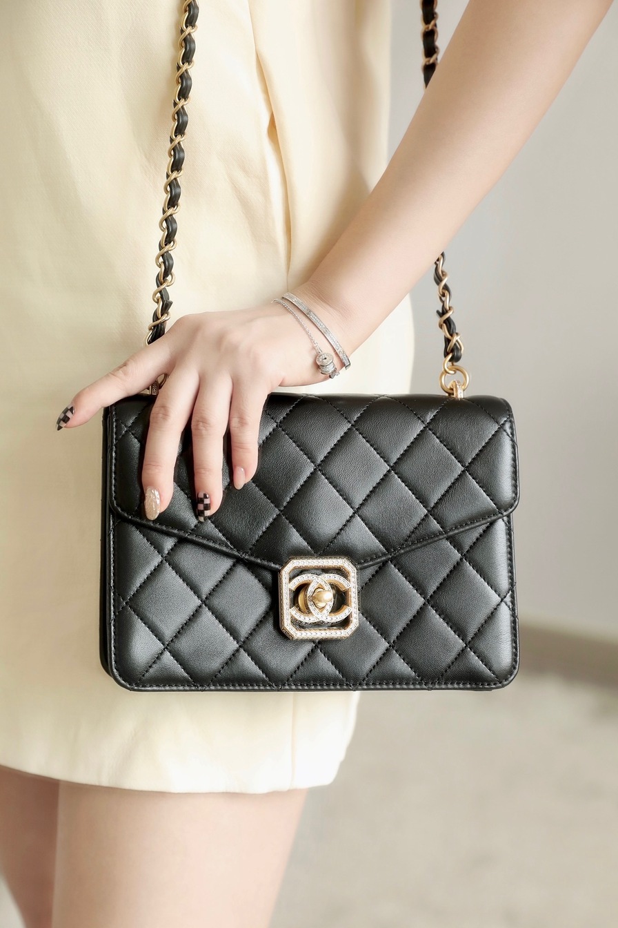 21k Diamond Buckle Flap Bag