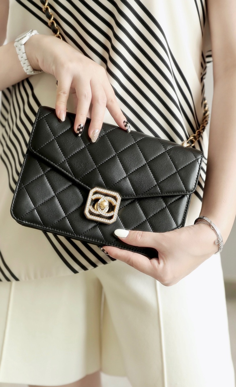 21k Diamond Buckle Flap Bag