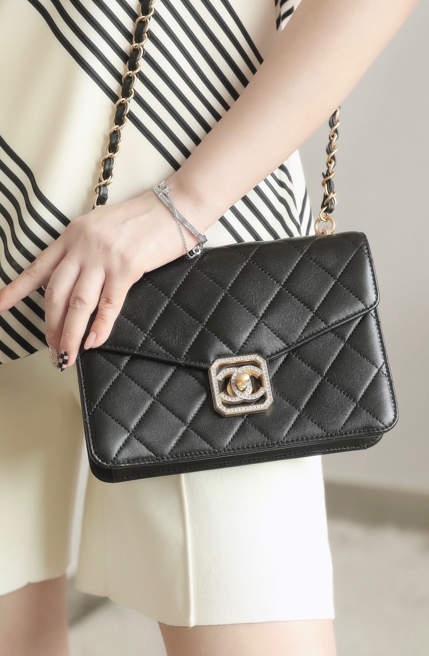 21k Diamond Buckle Flap Bag