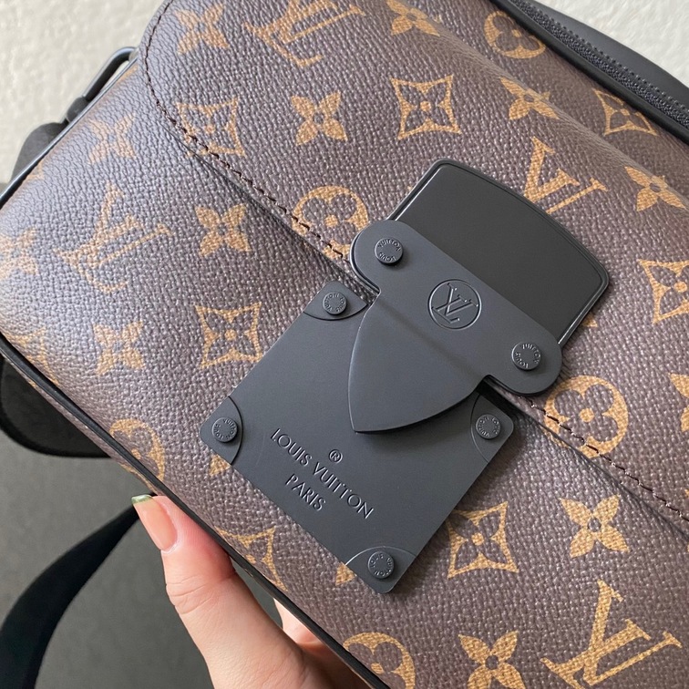 S Lock Messenger Taurillon Monogram Bag