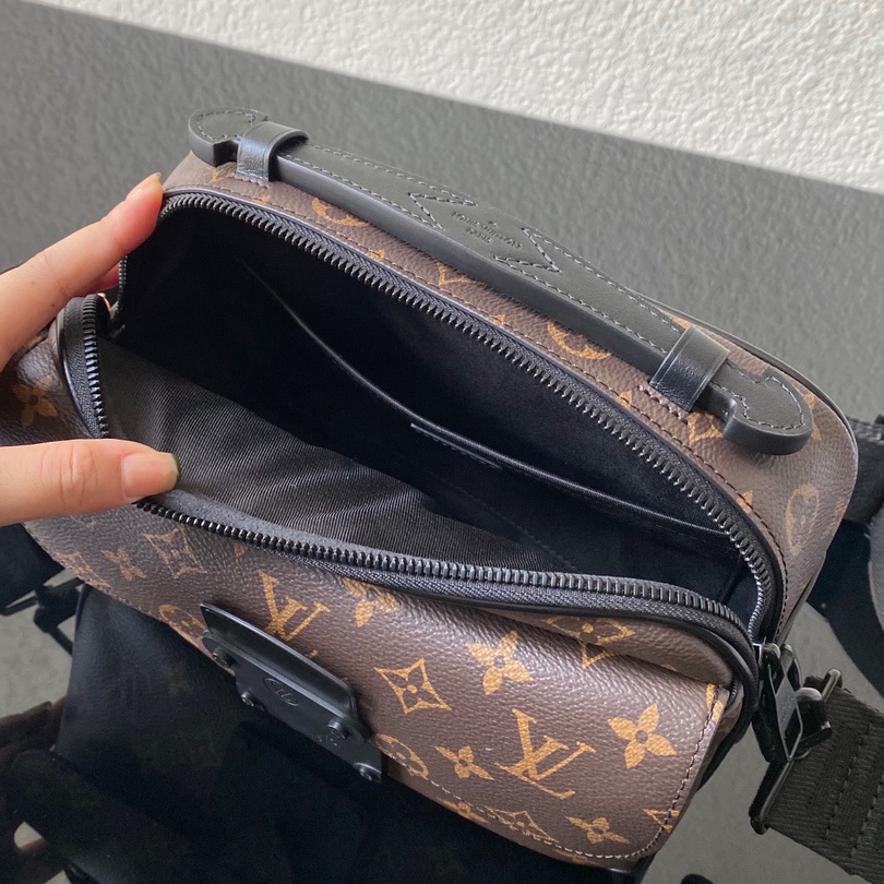 S Lock Messenger Taurillon Monogram Bag