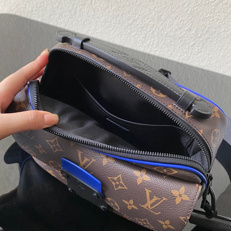 S Lock Messenger Taurillon Monogram Bag
